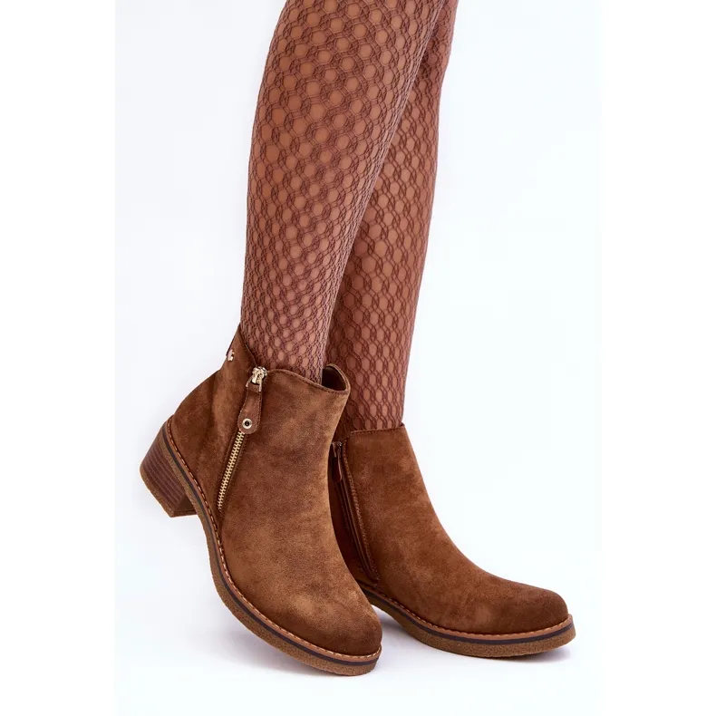 Bottes en daim marron Laurisa sur un petit talon brun