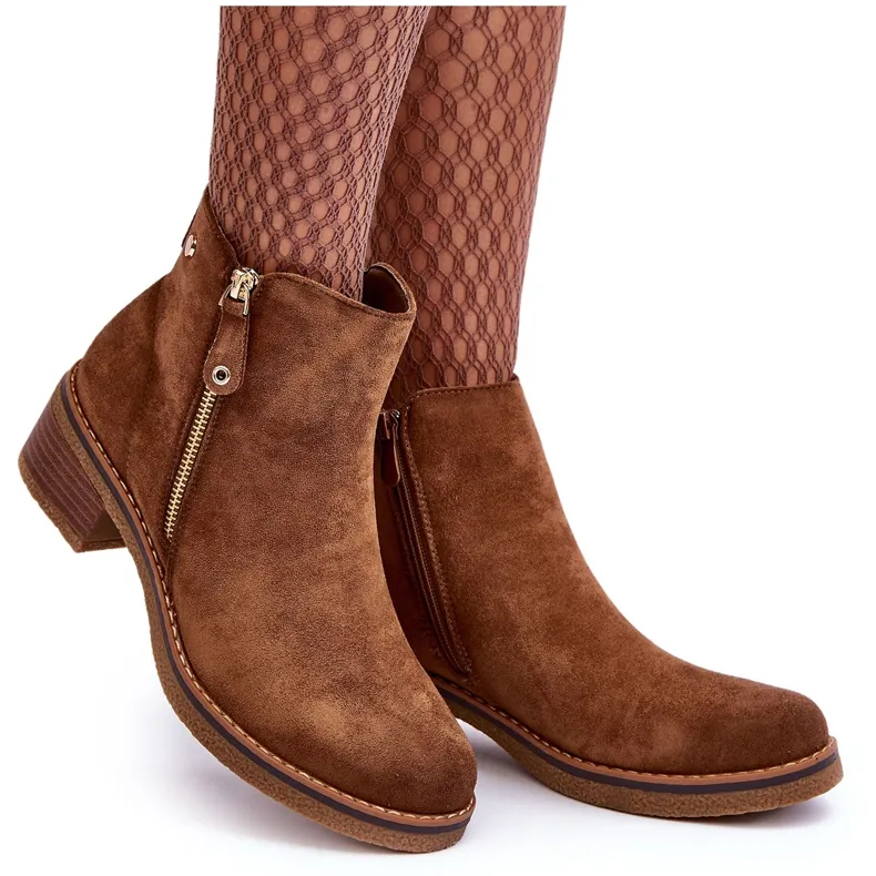 Bottes en daim marron Laurisa sur un petit talon brun