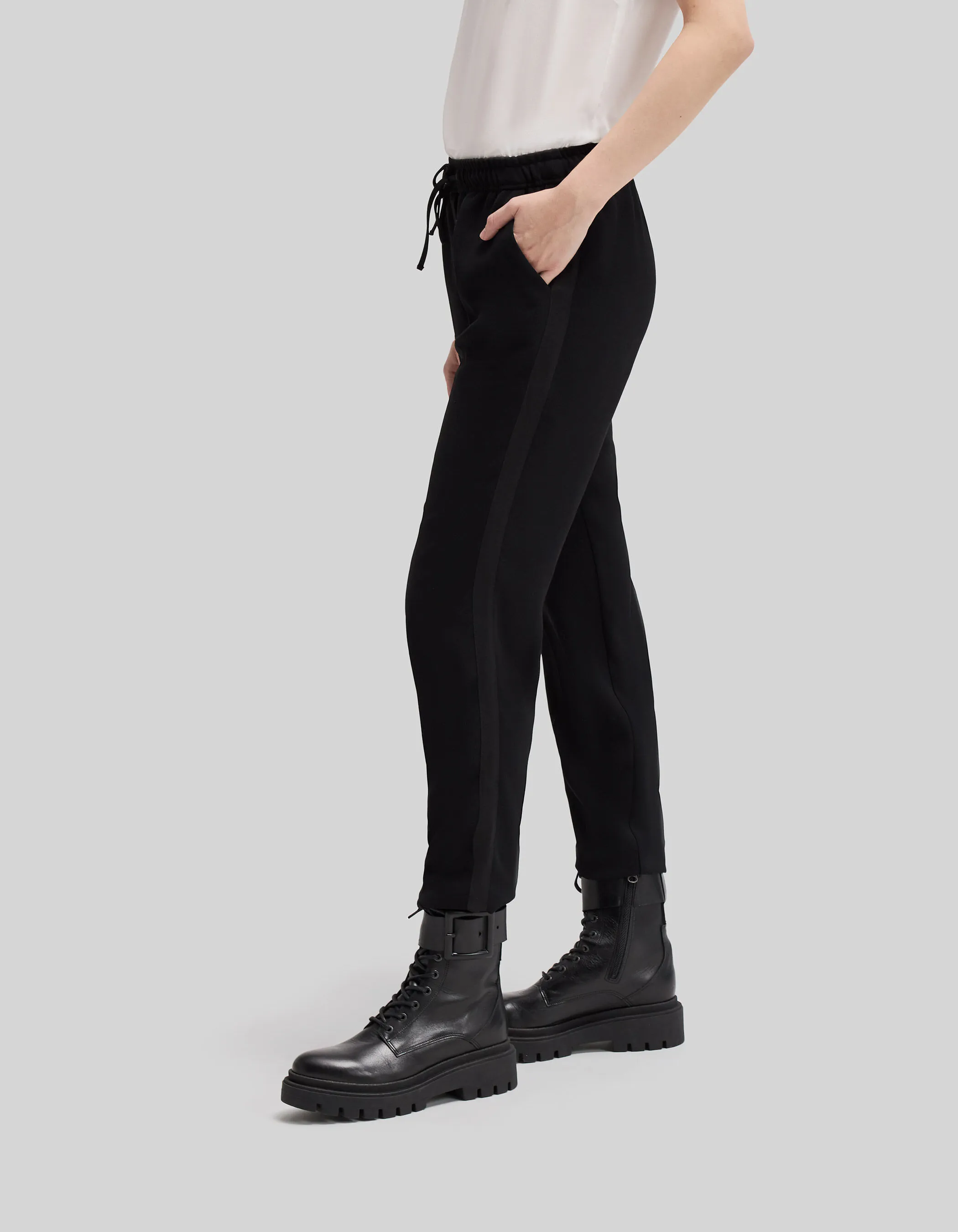 Pantalon droit noir en crêpe avec ceinture élastique pour femme 