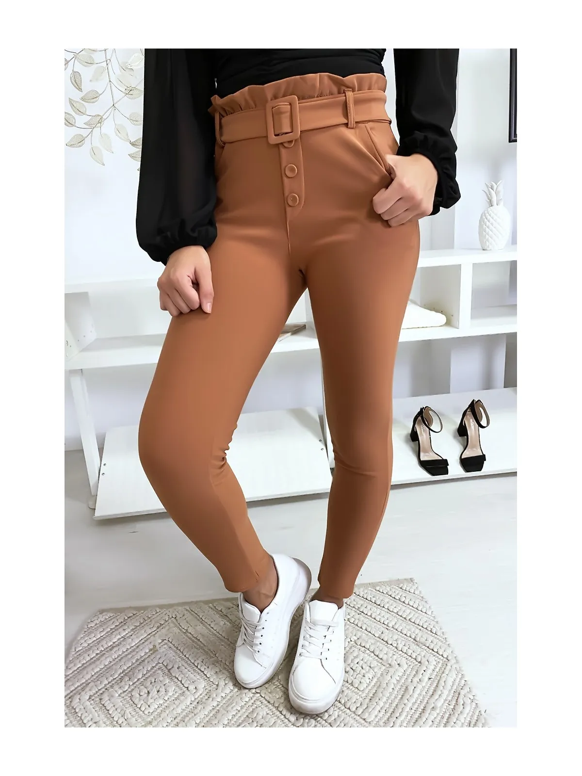 Pantalon slim taille haute avec poche boutons et ceinture