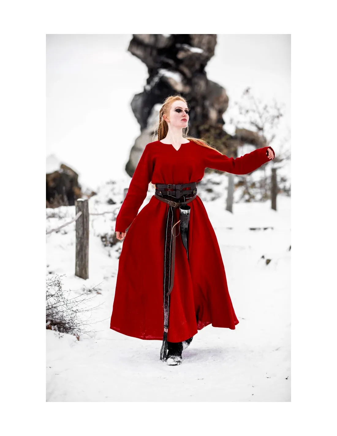 Robe en lin viking modèle Anna, rouge ⚔️ Boutique Épées