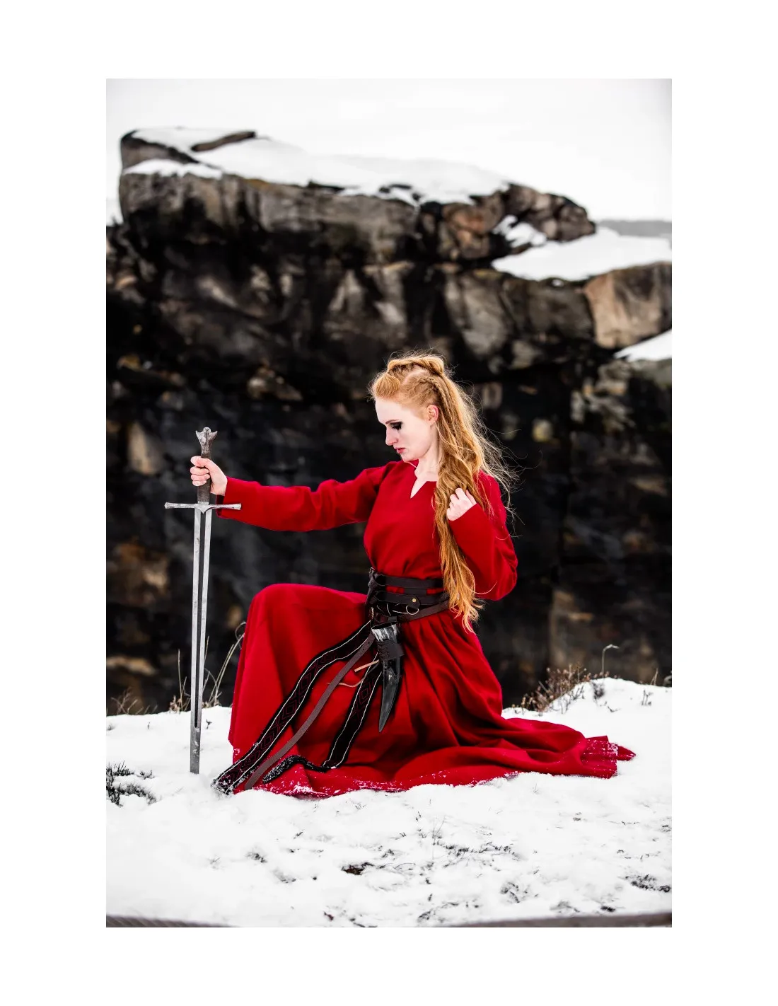 Robe en lin viking modèle Anna, rouge ⚔️ Boutique Épées