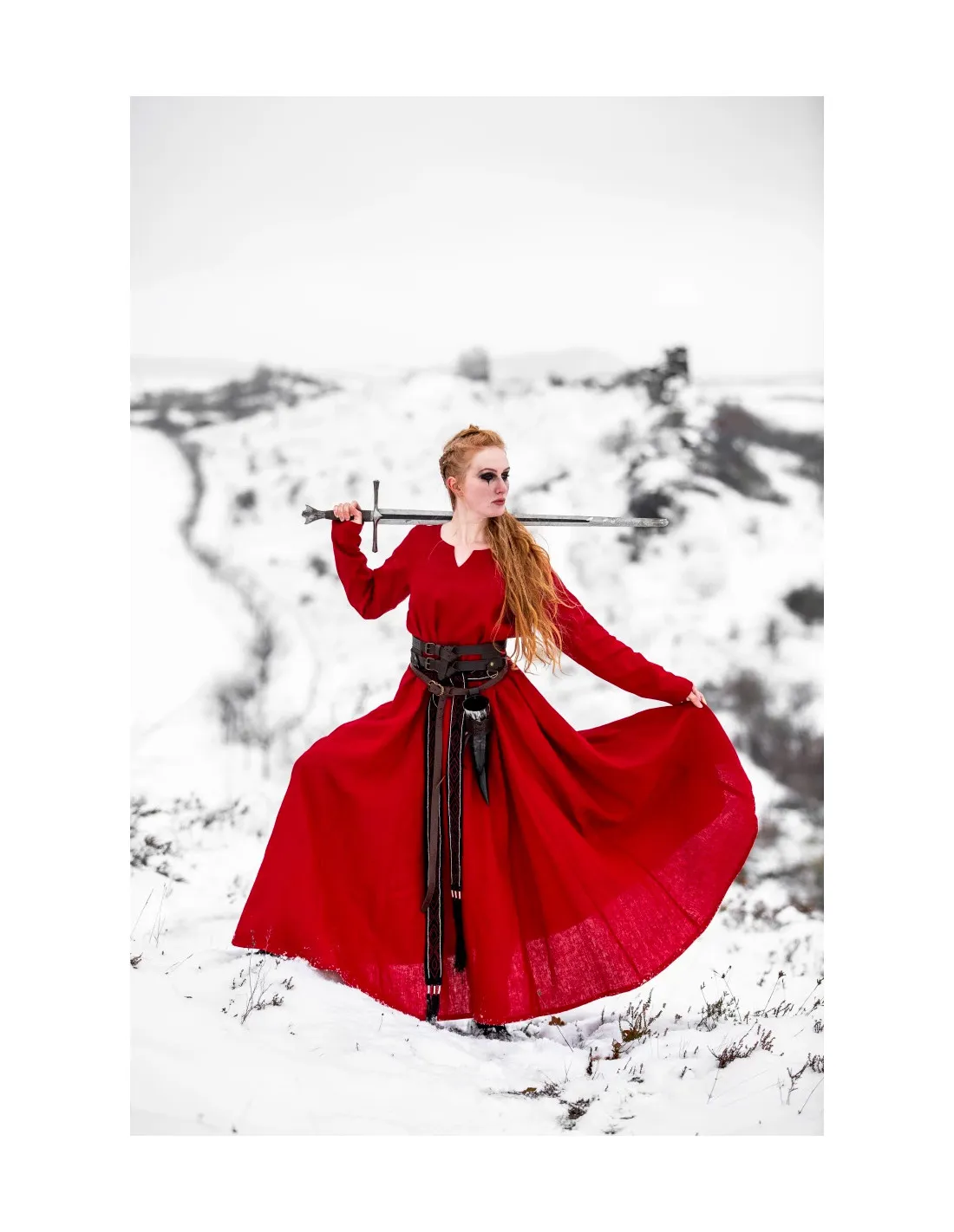 Robe en lin viking modèle Anna, rouge ⚔️ Boutique Épées