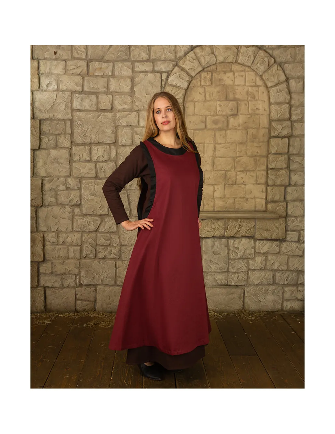 Robe médiévale dame Juliana, couleur bordeaux ⚔️ Boutique Épées