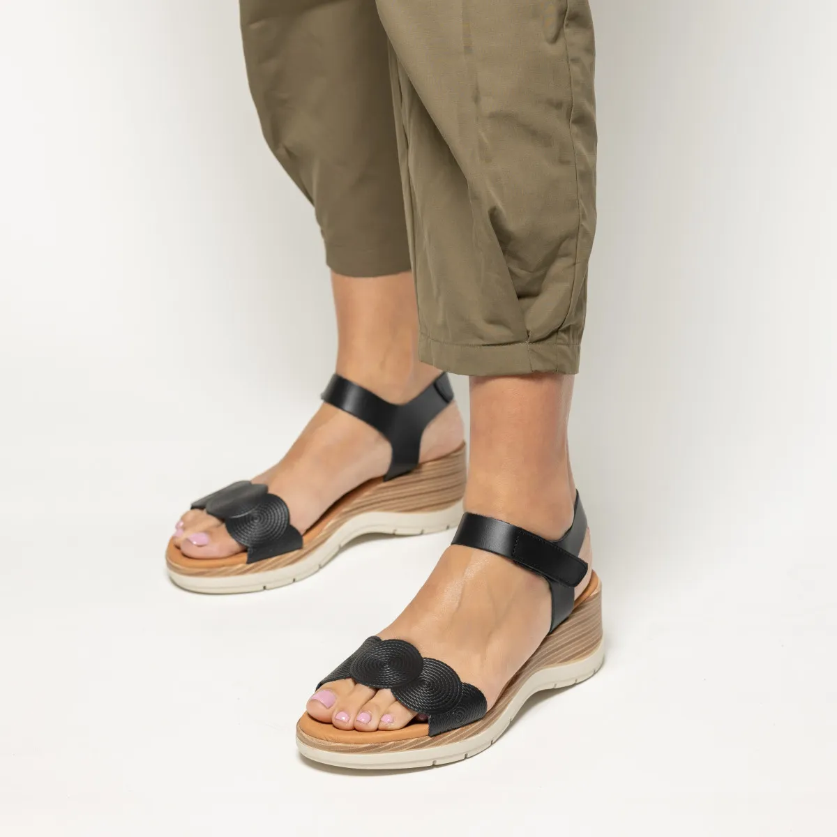 Sandales confortables en cuir à talon compensé - Noir