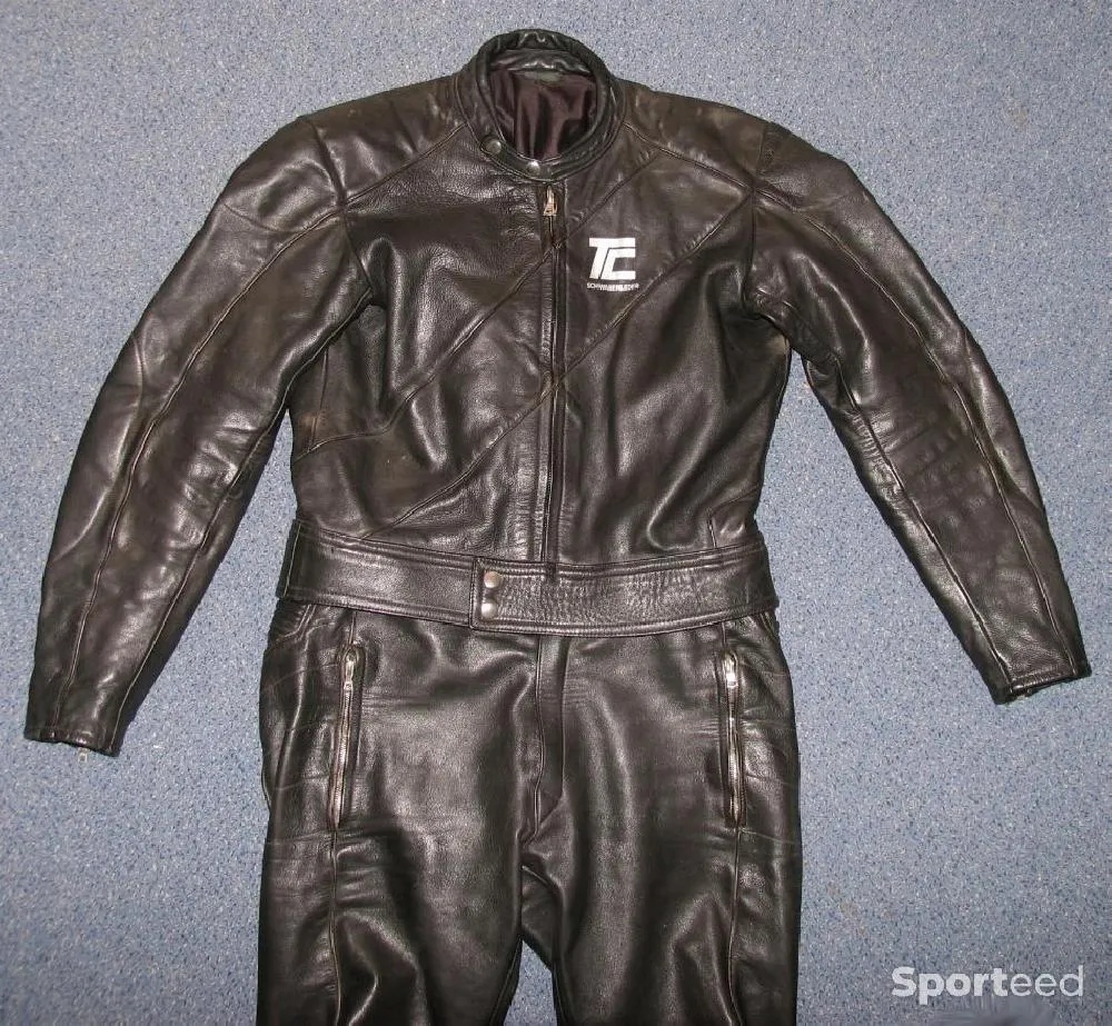 Vêtements de Moto Cuir en Noir Env. Gr. 50/52 d'occasion Ajouté le : 06/07/2022